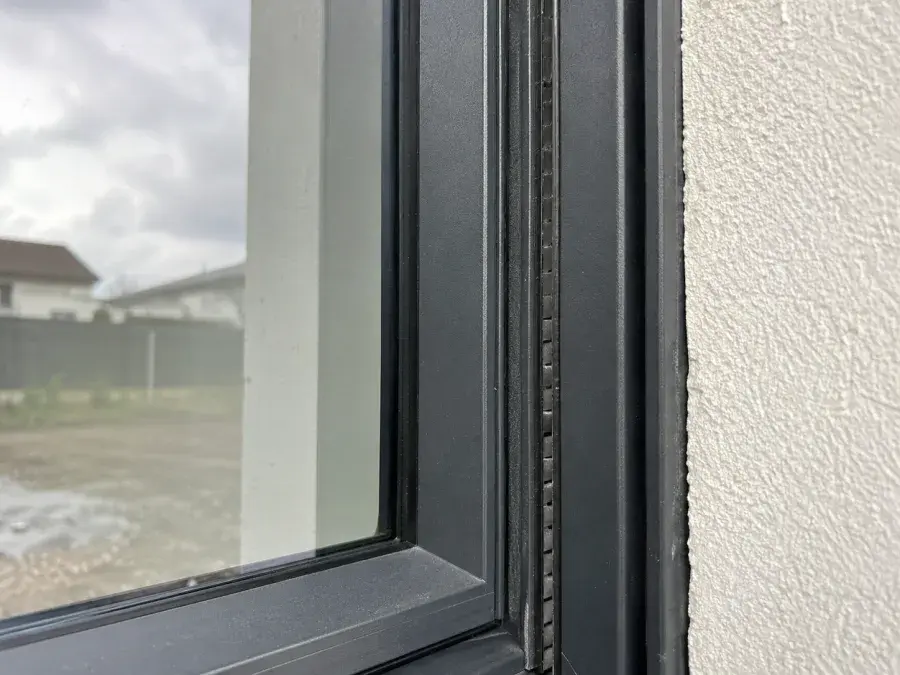 Detalj ALUMIL aluminijumskog profila sa poliamidnim termo prekidom